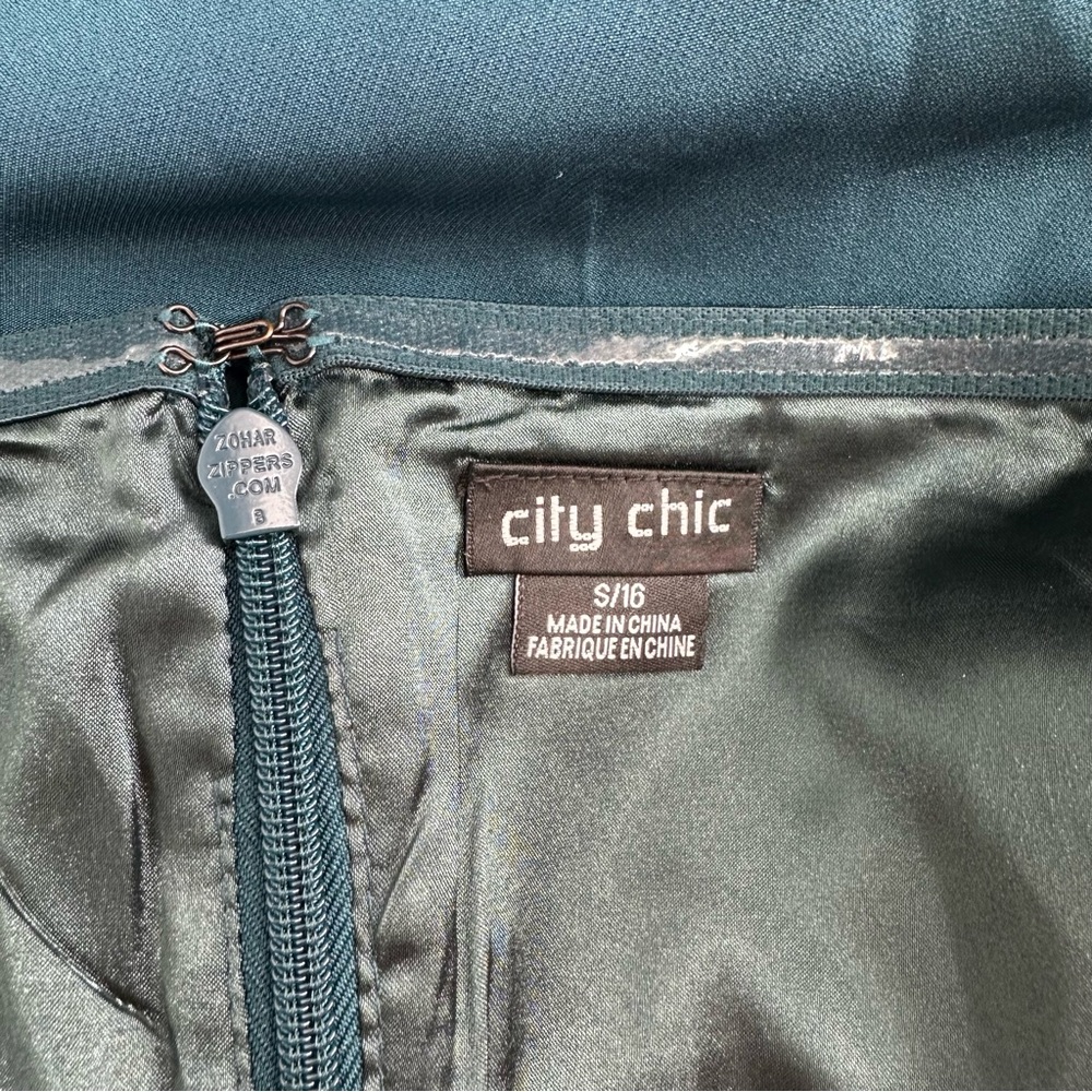 City Chic Sassy V Midi Dress in Emerald size S/16 Notch V Neck Adjustable Straps - Picture 11 of 14